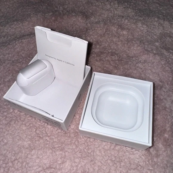 Apple AirPod 4 active noise cancellation